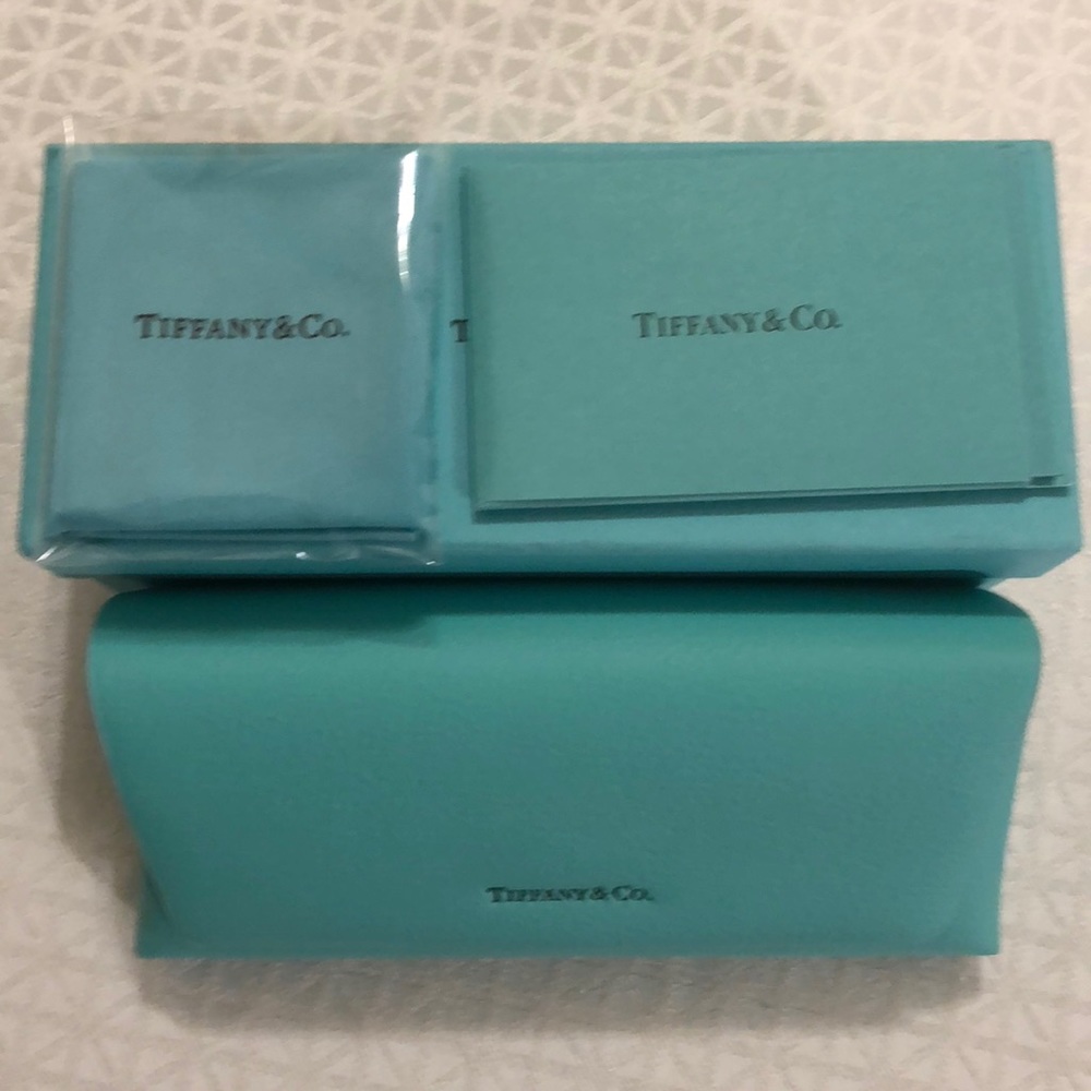 COPY - COPY - - - - Authenthic brand New tiffany case/box/cloth